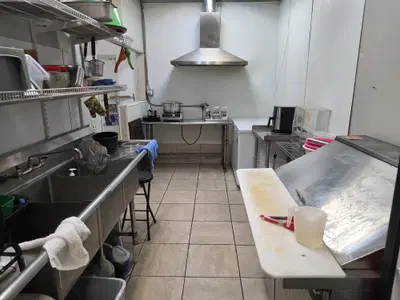 Profitable Boba Tea Shop with High Foot Traffic Location