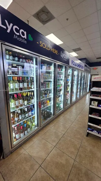 Premier Convenience Store with Adjacent Smoke Shop