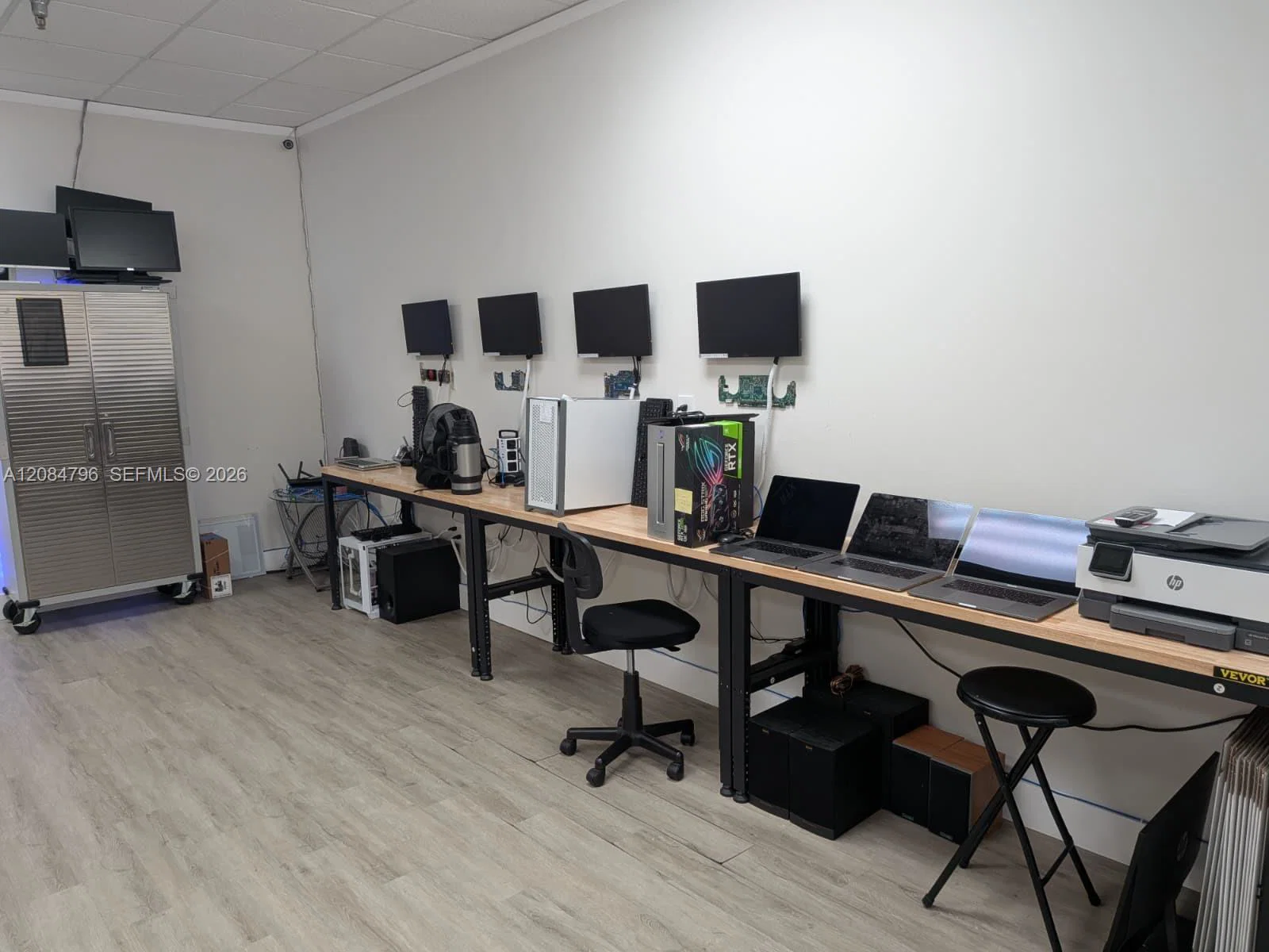 Established Computer Repair Business with Diverse Revenue Streams