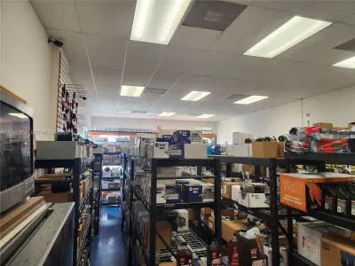 Established Auto Parts Store with Diverse Applications