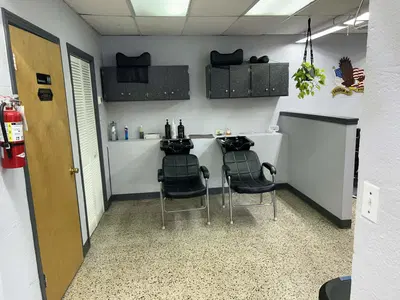 TURNKEY BARBERSHOP & COSMETOLOGY SALON — PRIME US-27 LOCATION