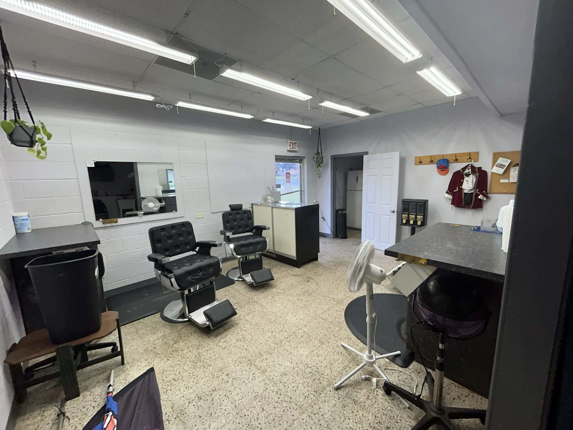 TURNKEY BARBERSHOP & COSMETOLOGY SALON — PRIME US-27 LOCATION