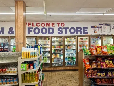 High Volume Convenience Store with Strong Daily Cash Flow