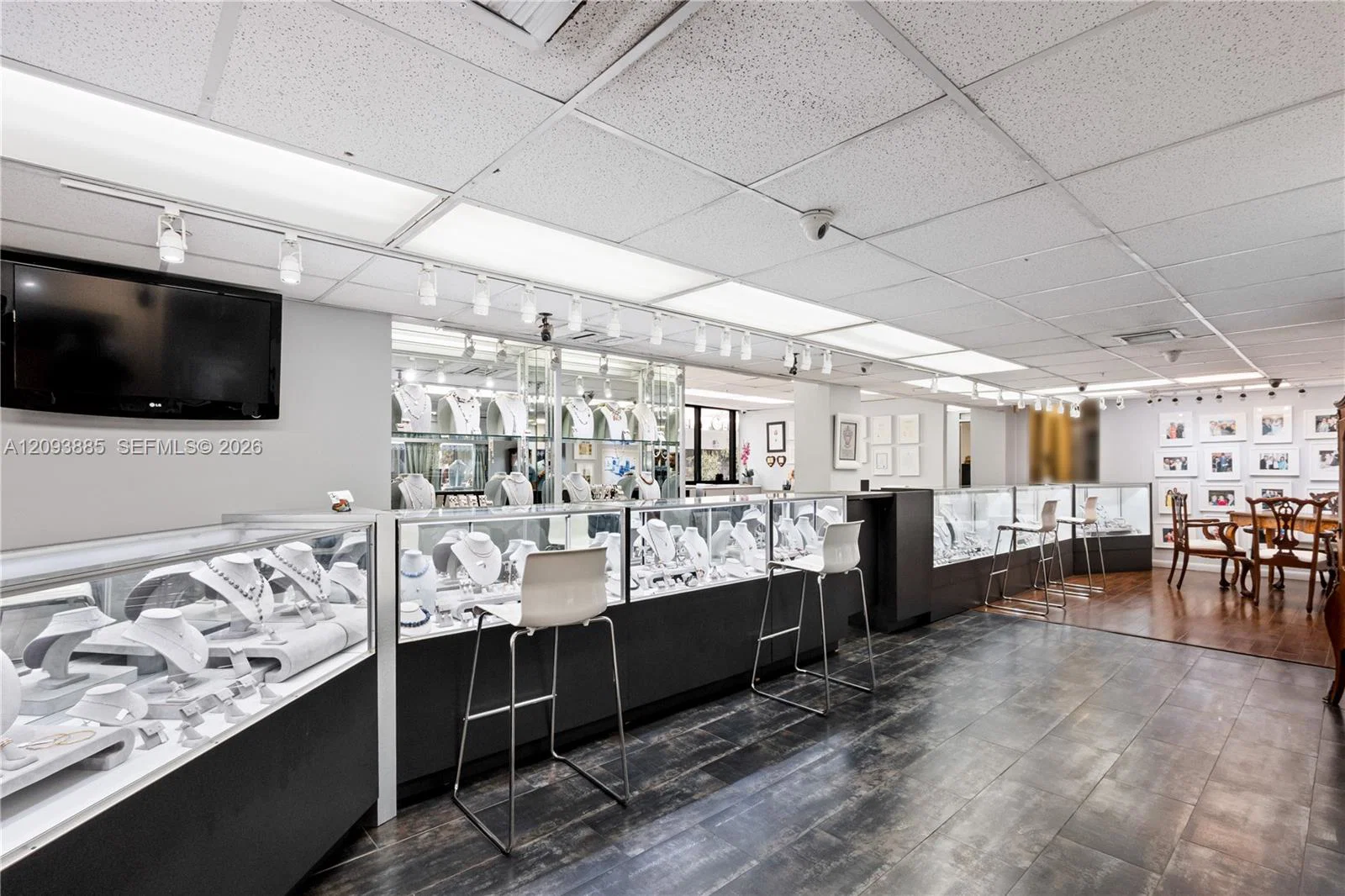 Premier Jewelry Business with Strong Brand Recognition
