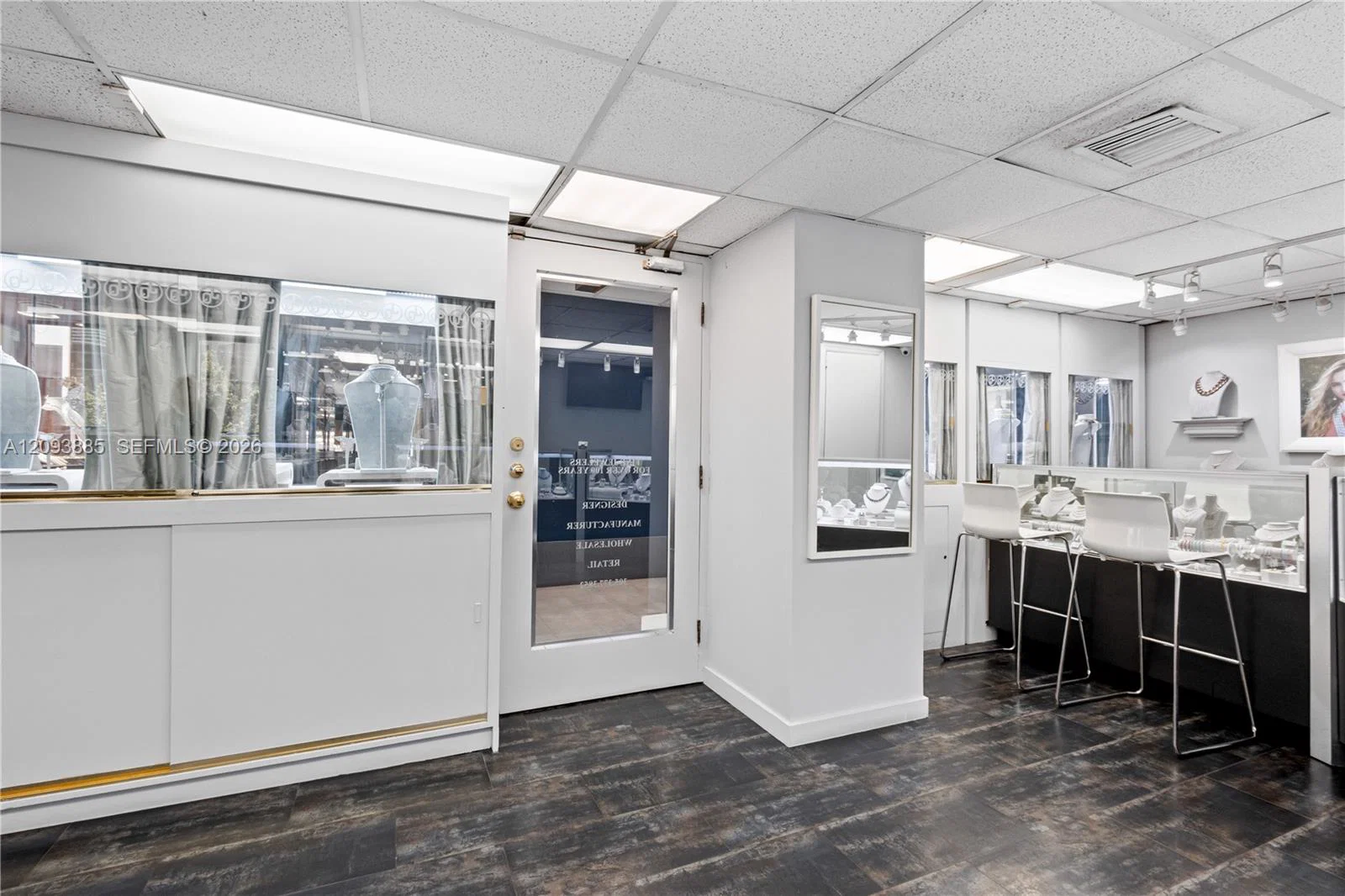 Premier Jewelry Business with Strong Brand Recognition