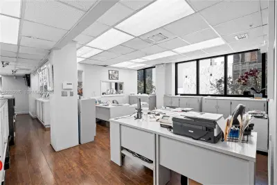 Premier Jewelry Business with Strong Brand Recognition