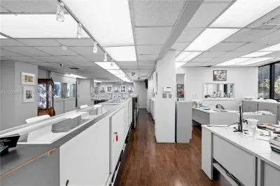 Premier Jewelry Business with Strong Brand Recognition