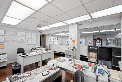Premier Jewelry Business with Strong Brand Recognition