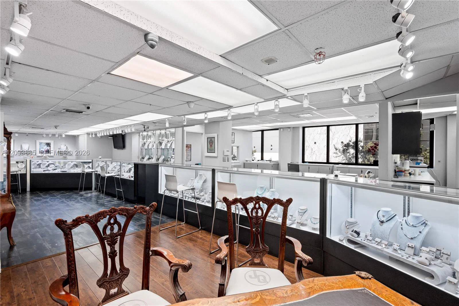 Premier Jewelry Business with Strong Brand Recognition