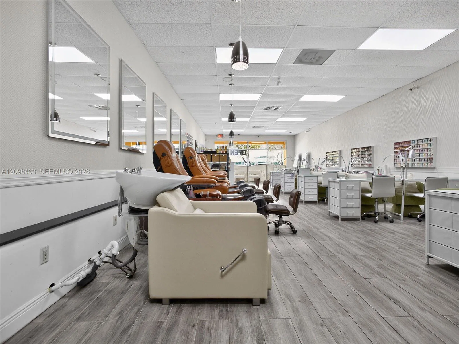 Turnkey Beauty Salon Assets with Modern Equipment and Interiors