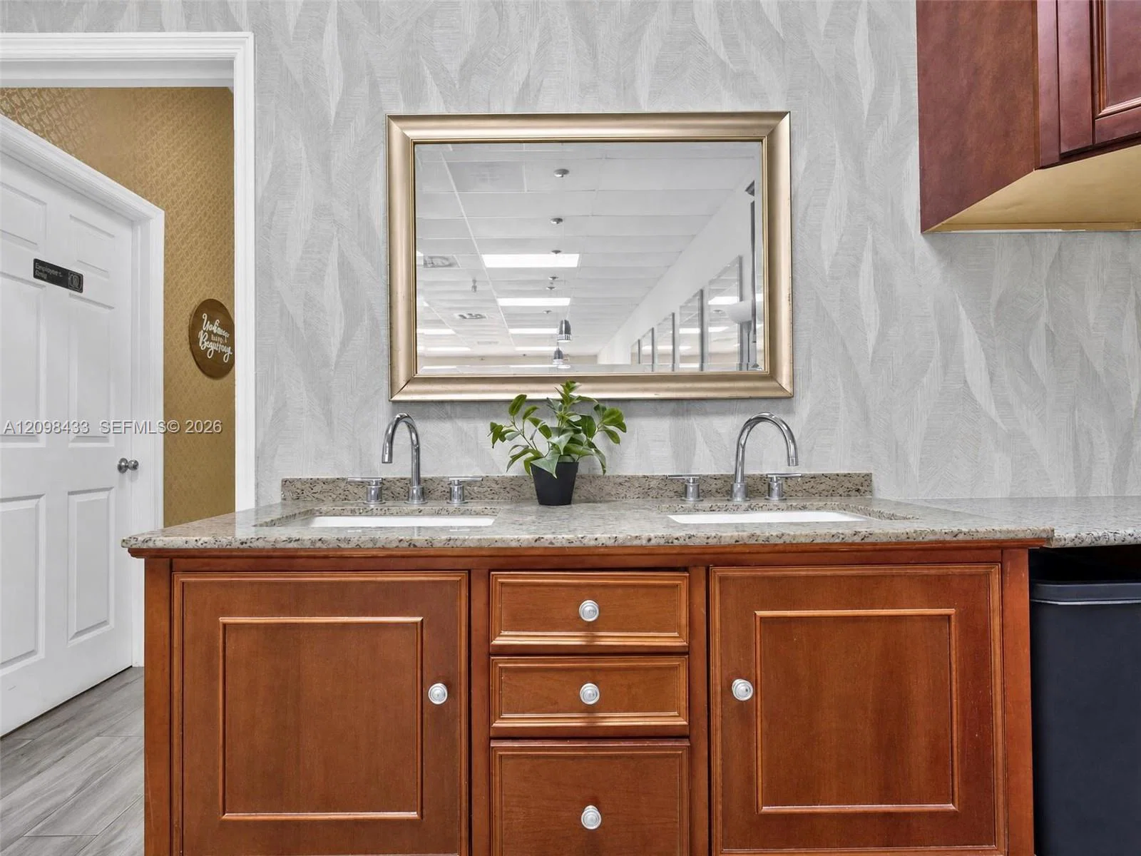Turnkey Beauty Salon Assets with Modern Equipment and Interiors