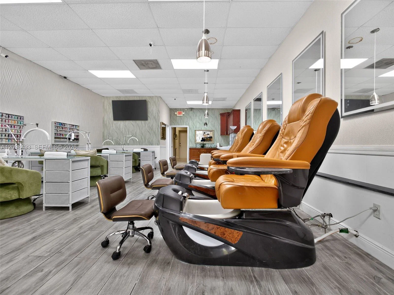 Turnkey Beauty Salon Assets with Modern Equipment and Interiors