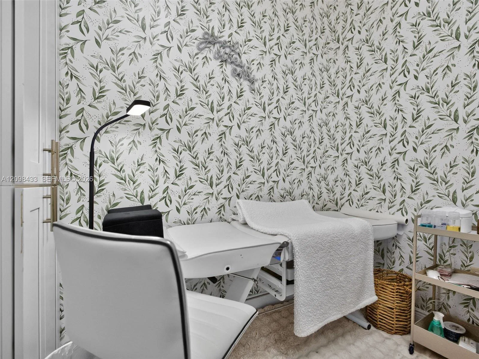 Turnkey Beauty Salon Assets with Modern Equipment and Interiors
