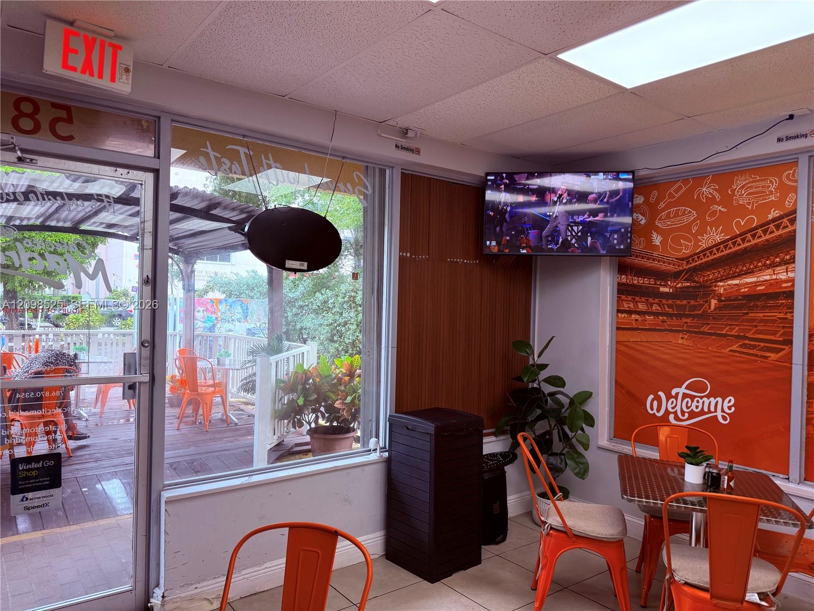 Established Cafe with Prime Location and Outdoor Seating