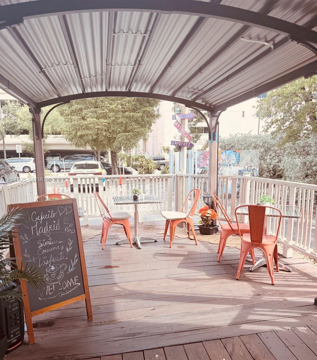 Established Cafe with Prime Location and Outdoor Seating