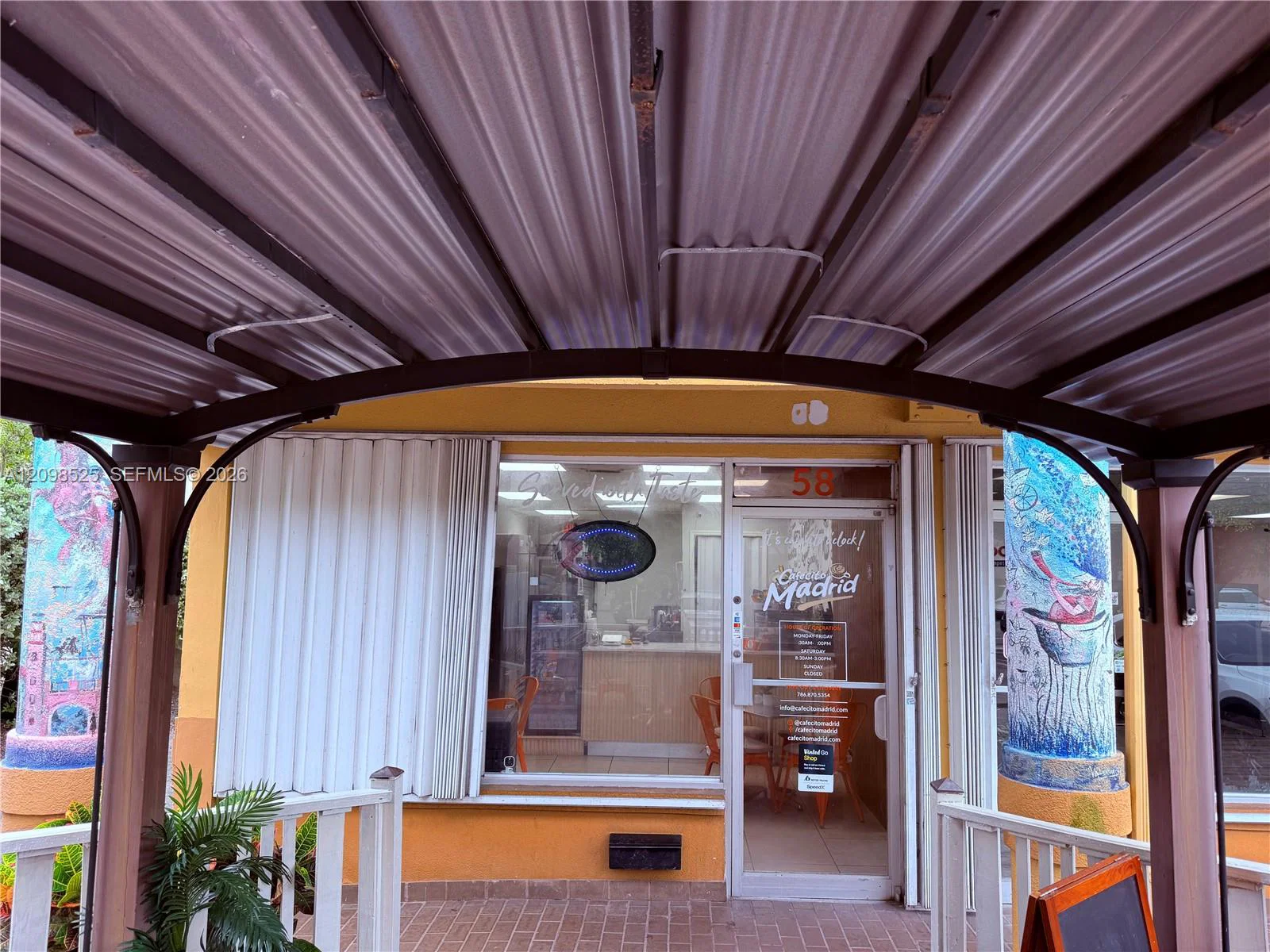 Established Cafe with Prime Location and Outdoor Seating