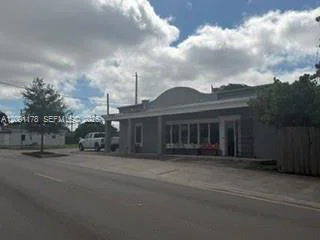 Established Laundromat with Commercial Real Estate and Expansion Potential