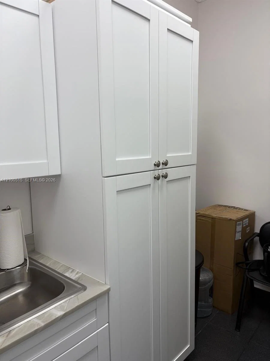 Complete Salon Fixtures and Equipment with Modern Amenities