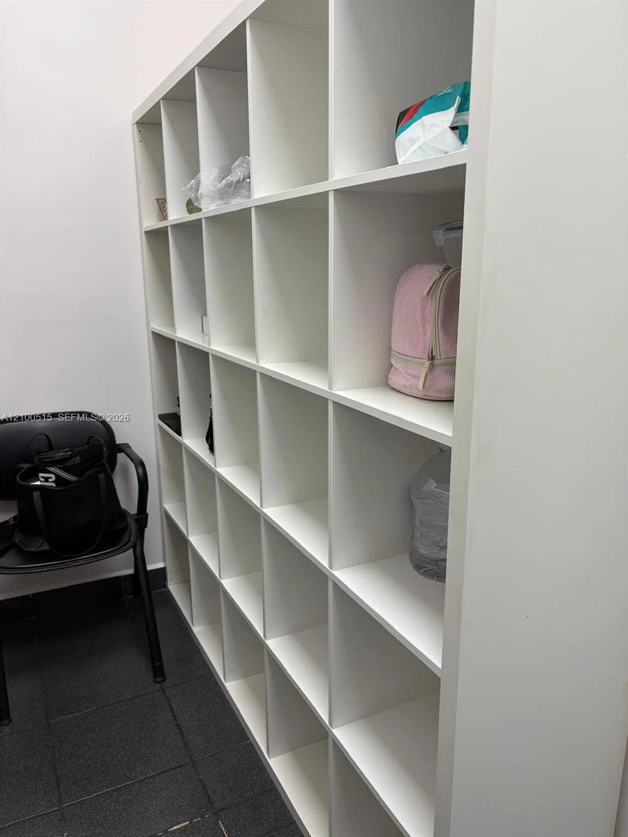Complete Salon Fixtures and Equipment with Modern Amenities