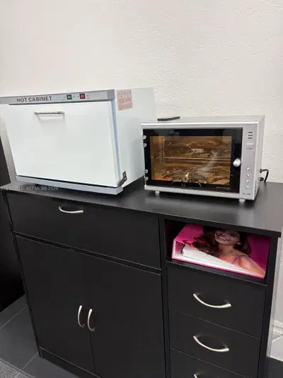 Complete Salon Fixtures and Equipment with Modern Amenities