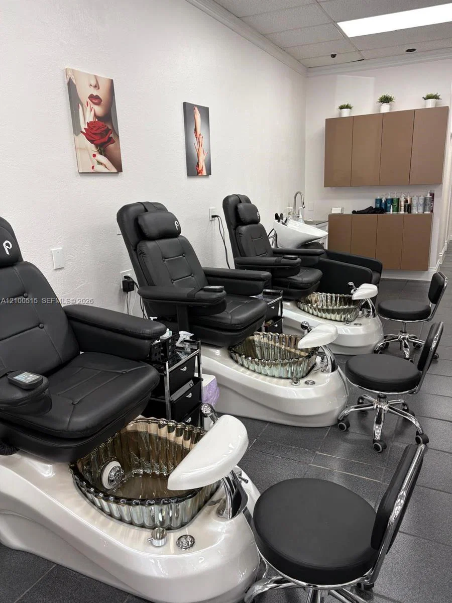 Complete Salon Fixtures and Equipment with Modern Amenities