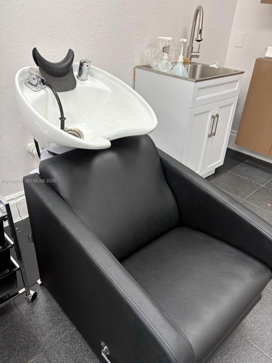 Complete Salon Fixtures and Equipment with Modern Amenities