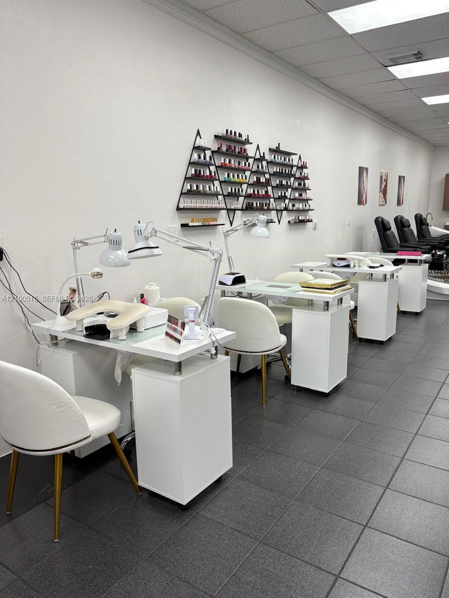 Complete Salon Fixtures and Equipment with Modern Amenities