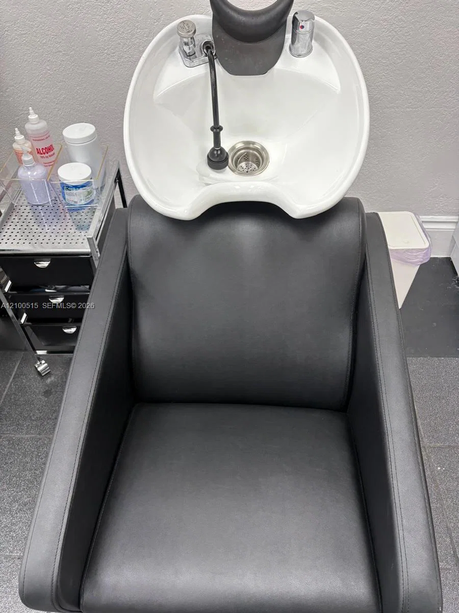 Complete Salon Fixtures and Equipment with Modern Amenities