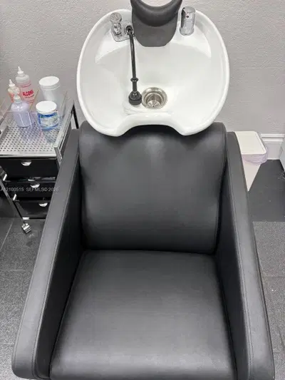 Complete Salon Fixtures and Equipment with Modern Amenities