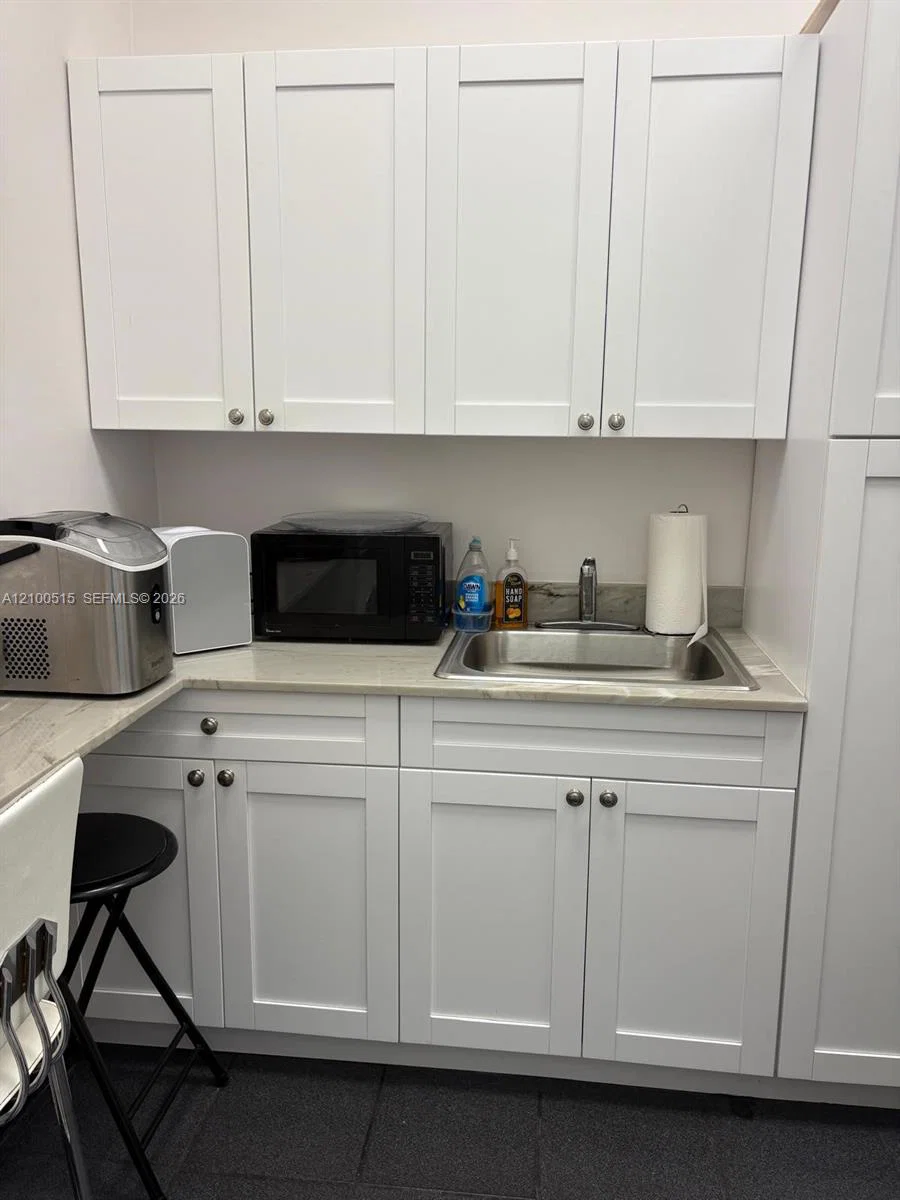 Complete Salon Fixtures and Equipment with Modern Amenities
