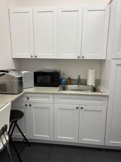 Complete Salon Fixtures and Equipment with Modern Amenities