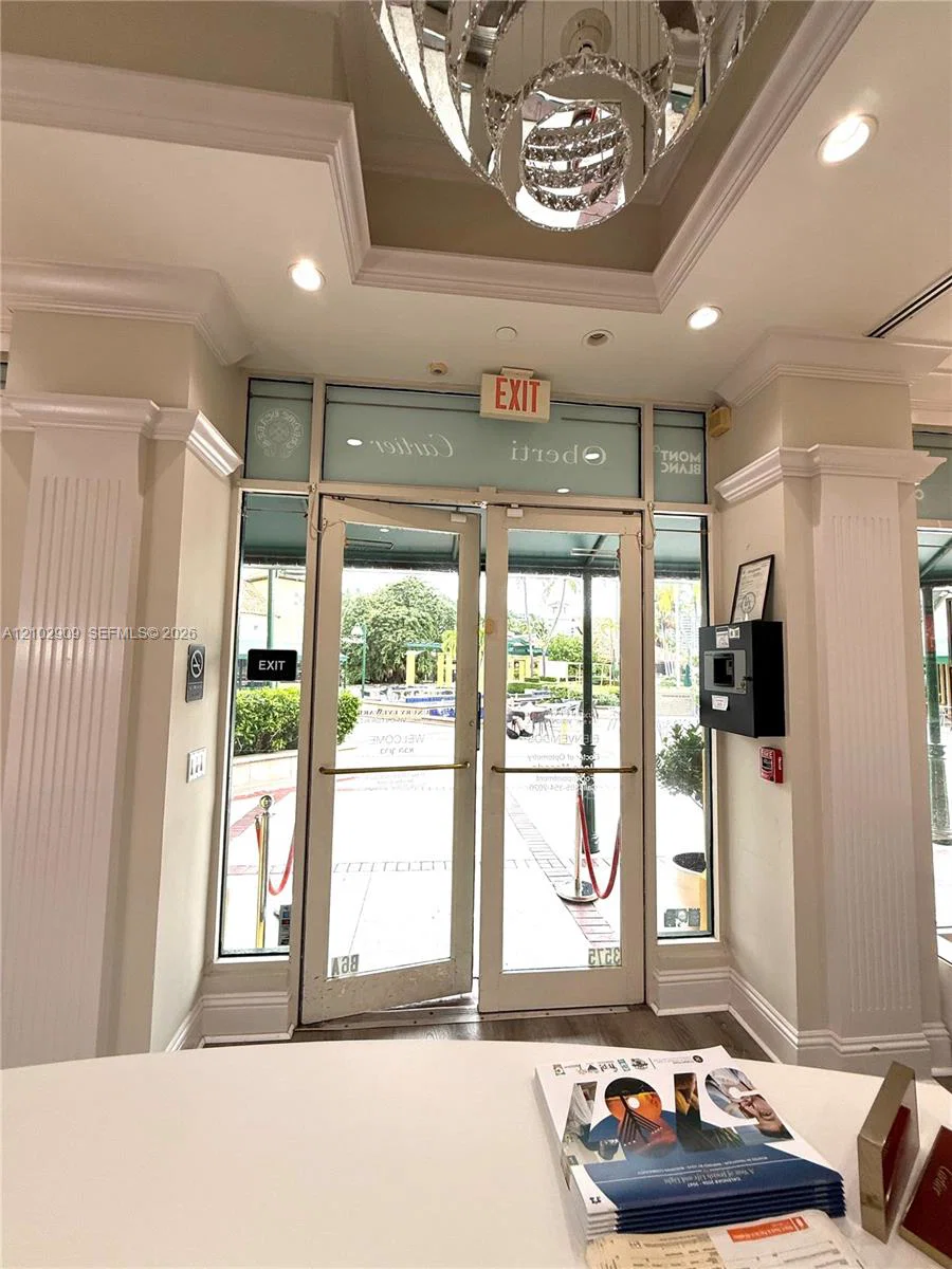 Complete Optical Shop Assets with Modern Fixtures and Inventory