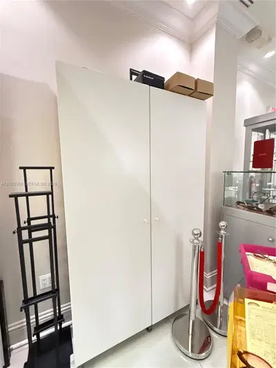 Complete Optical Shop Assets with Modern Fixtures and Inventory