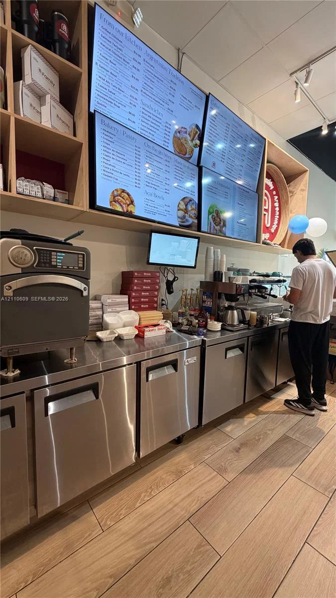 Turn Key Argentine Bakery with Established Franchise Presence
